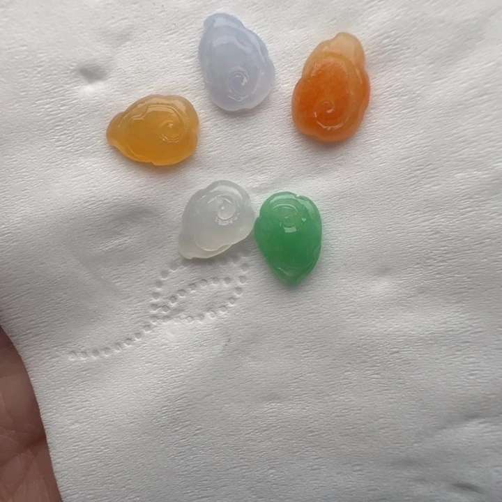 定制翡翠未镶嵌包抛光