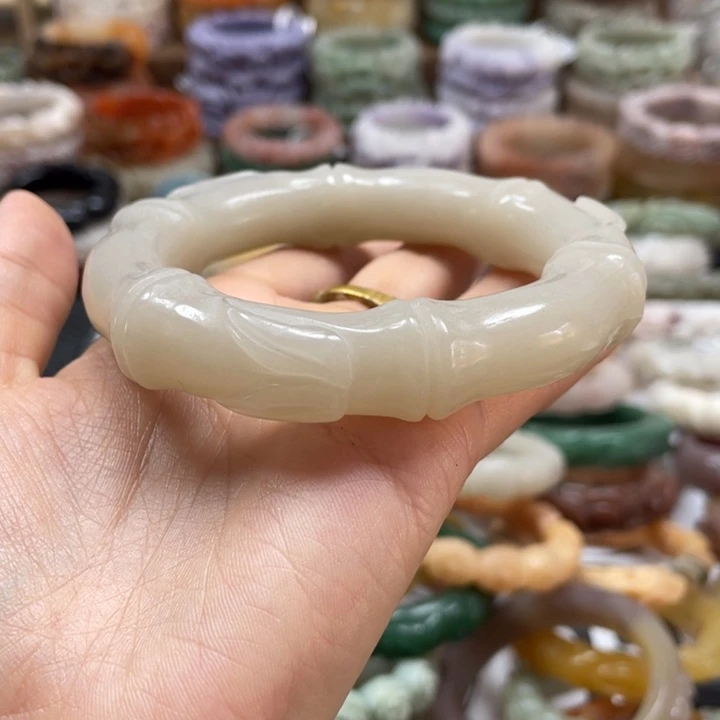 未镶嵌手镯石英质玉