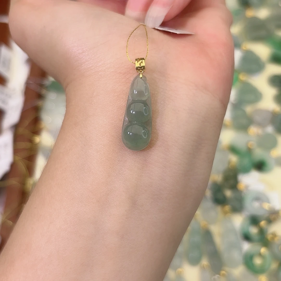 @***歌翡翠18K金镶嵌颈饰豆子