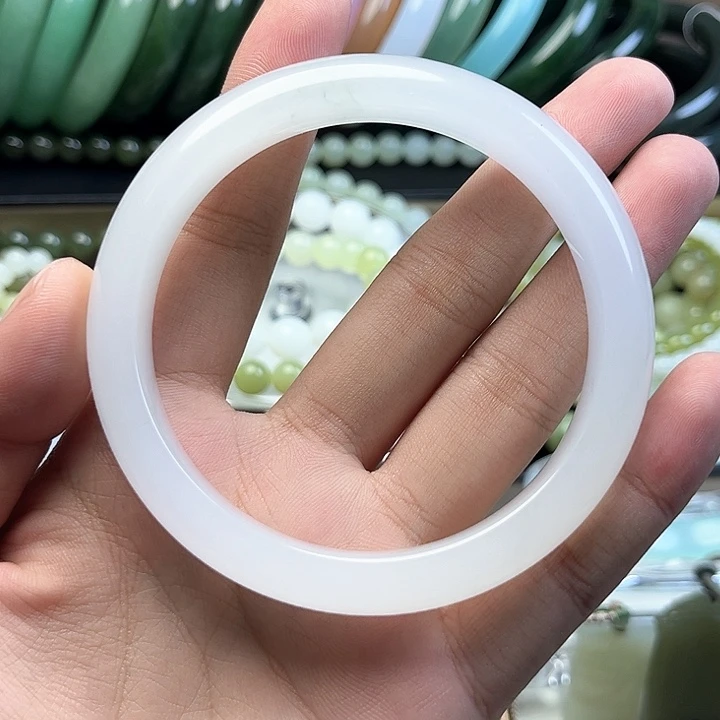 未镶嵌手镯石英质玉