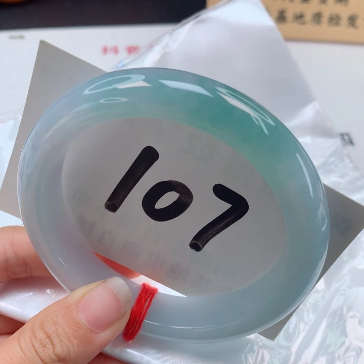 翡翠手镯未镶嵌轮胎半山水