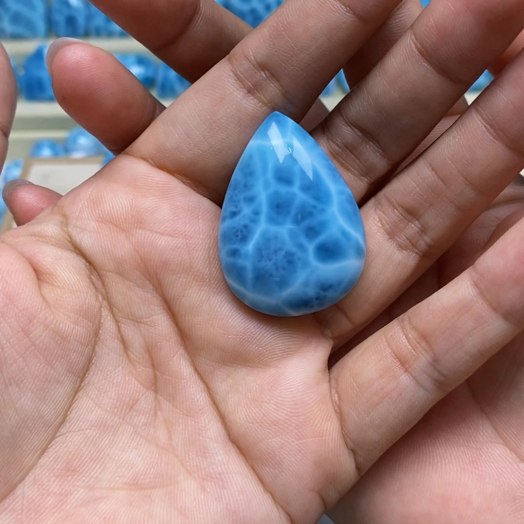 针钠钙石（海纹石）未镶嵌颈饰齐**频