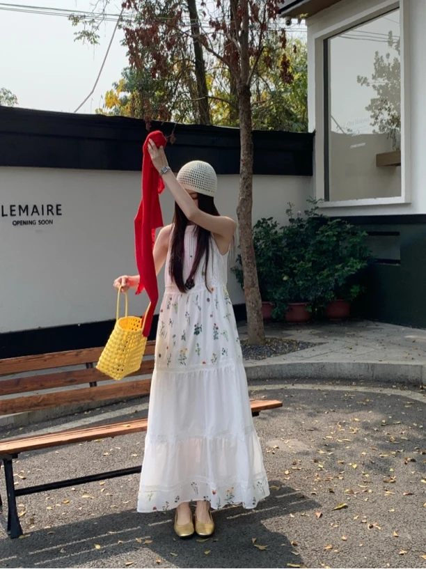 春日清迈～法式复古碎花拼接蕾丝打揽无袖连衣裙显瘦小众ins