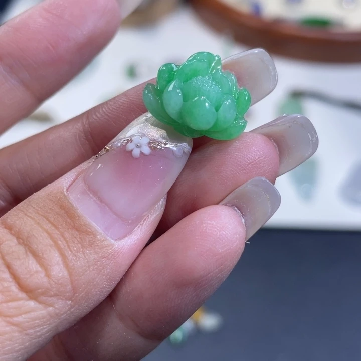 颈饰未镶嵌翡翠莲花