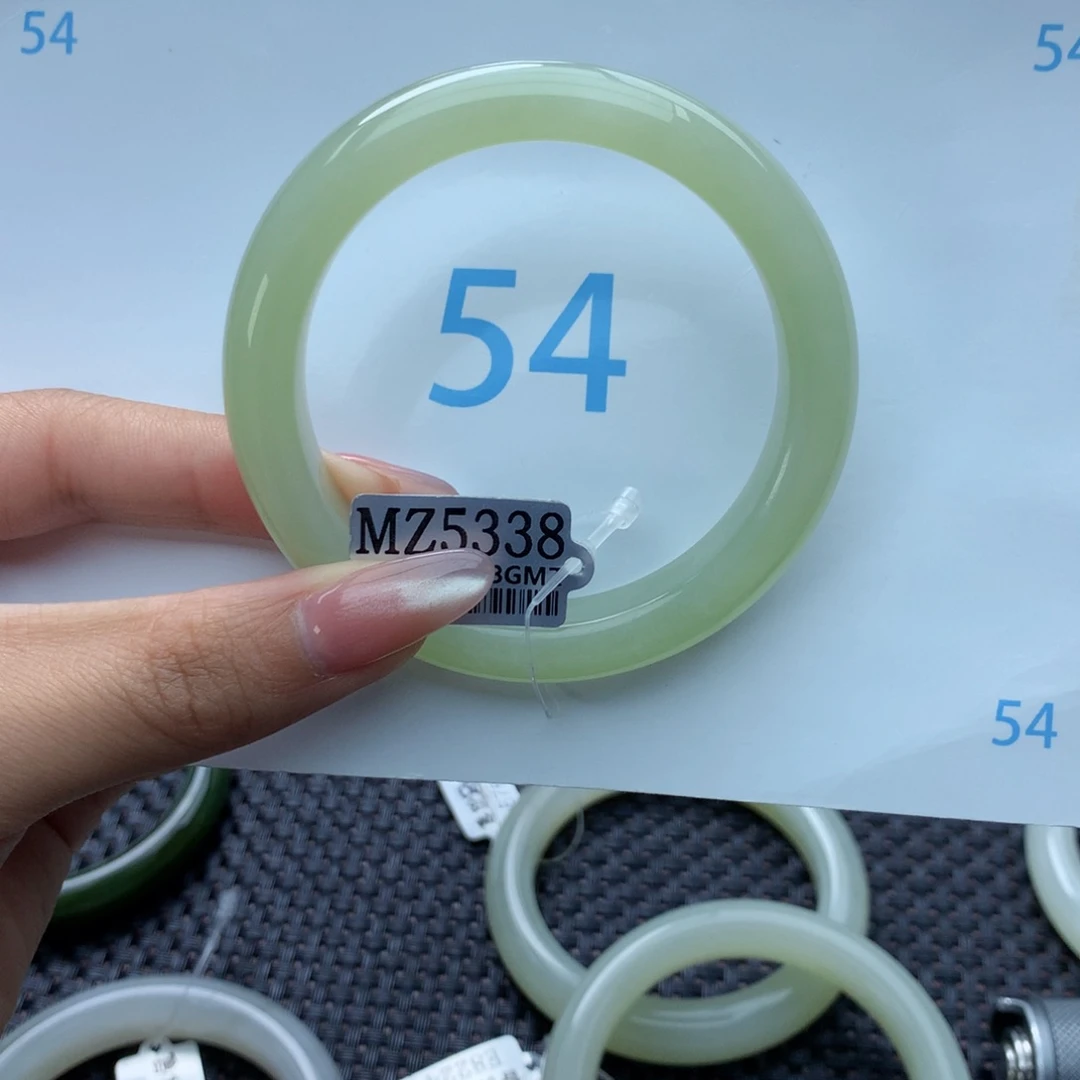 梅***和田玉未镶嵌手镯