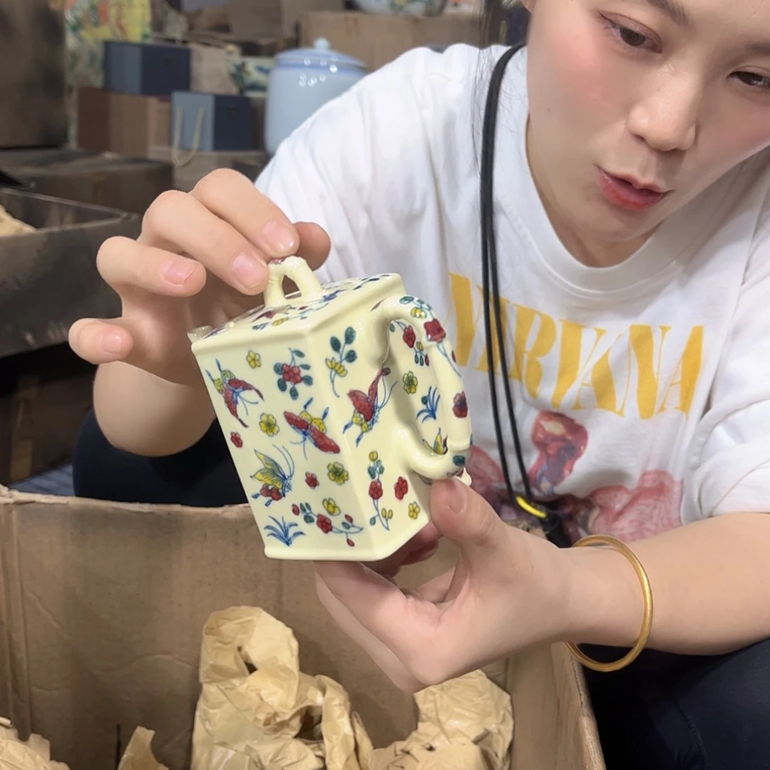 摆件////景德镇陶瓷器。黄