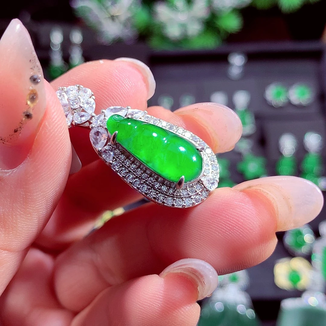 颈饰未镶嵌翡翠天然