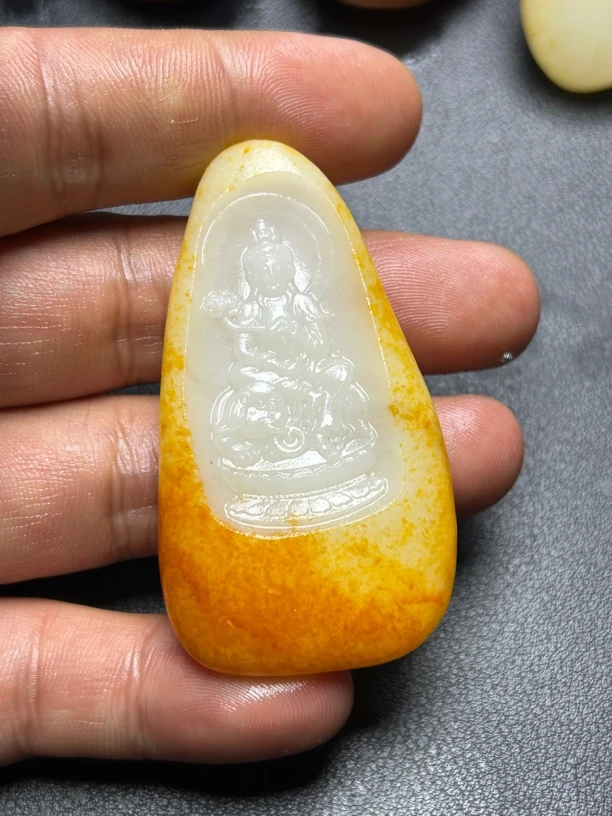 和田玉普贤观音吊坠