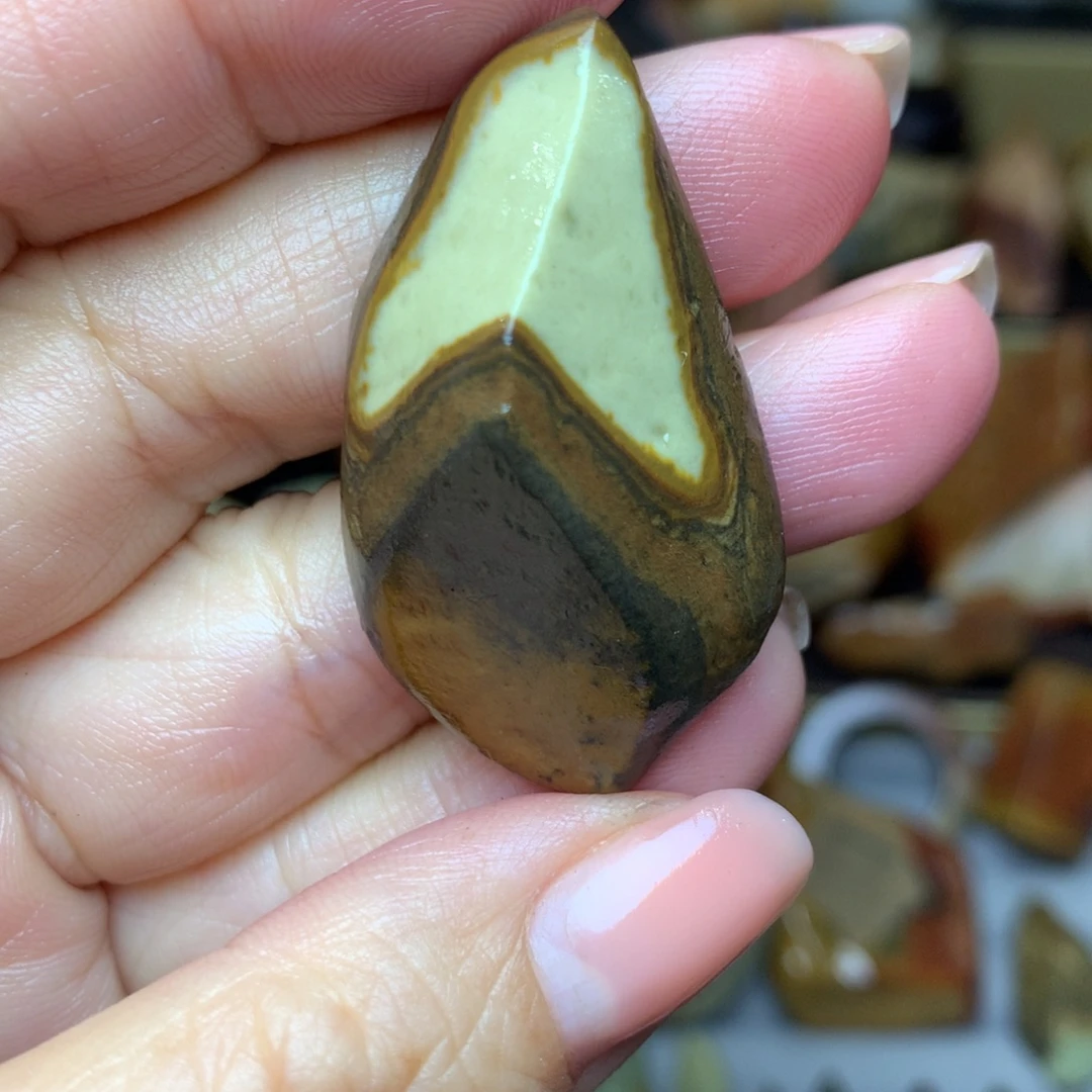 46880975435790643478