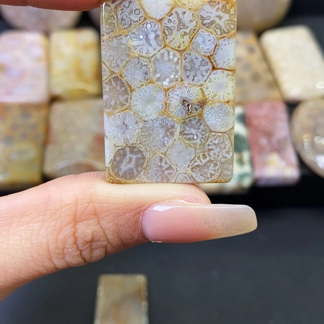 硅化玉颈饰合金一****?