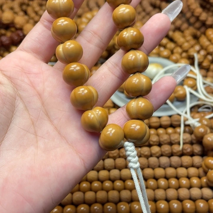 杨***N核桃全品亮面屁桃手持