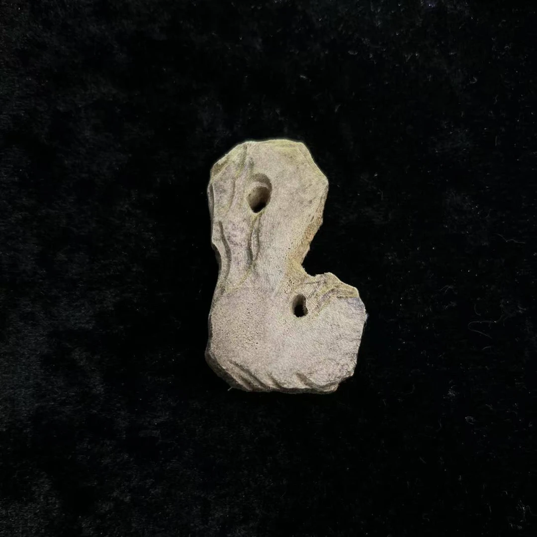 B2059 莱特粗纹土沉老料太湖石 5.67x3.36x0.98cm  6.4g