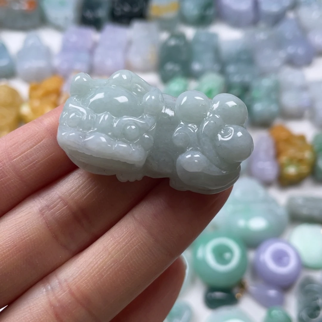 翡翠吊坠(赠链)未镶嵌