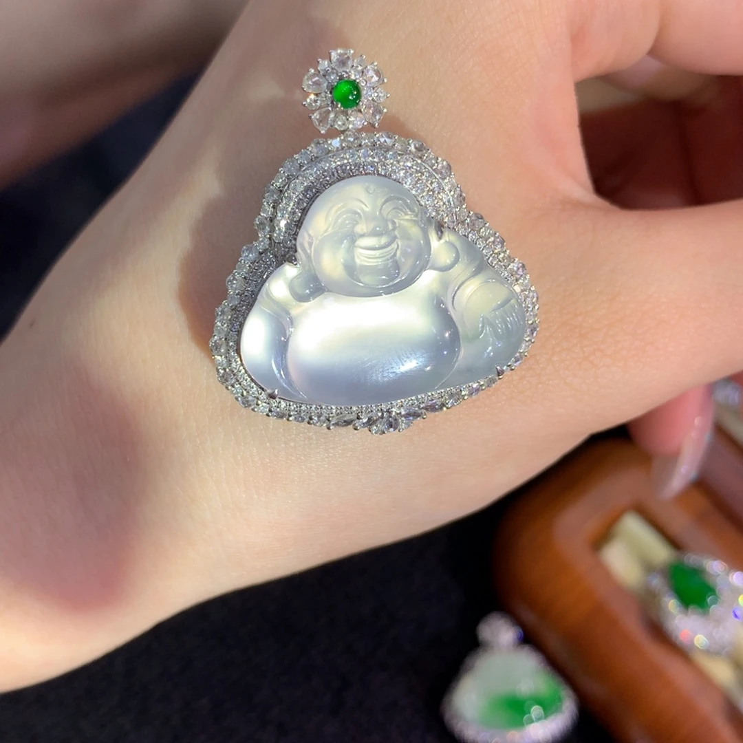 颈饰18K金镶嵌翡翠