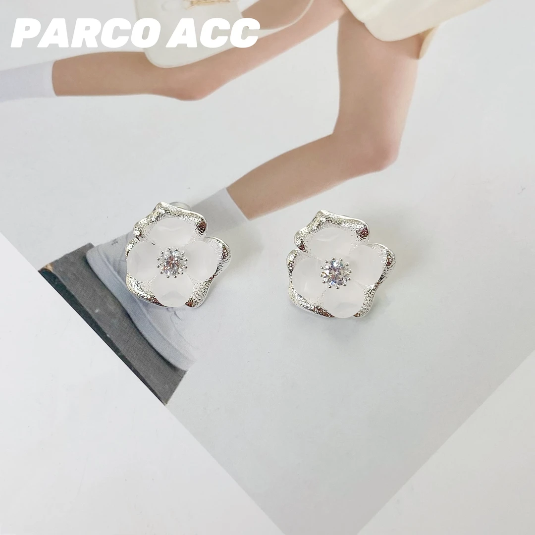 铜合金合成锆石耳饰 D615  POCKET 双层肌理小花