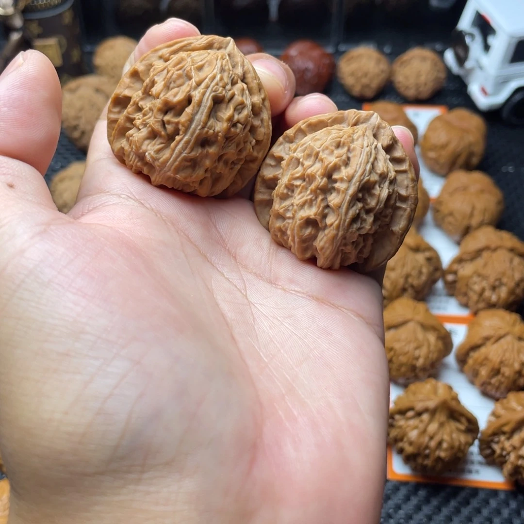 把件文玩核桃白狮子三角白39全品白茬