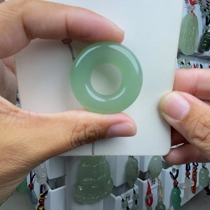 石英质玉未镶嵌颈饰