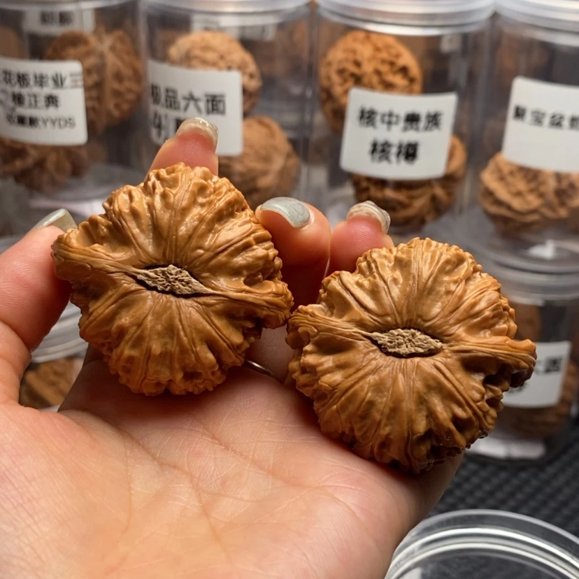 【闪购商品】文玩核桃吊坠卡姿兰闷白45