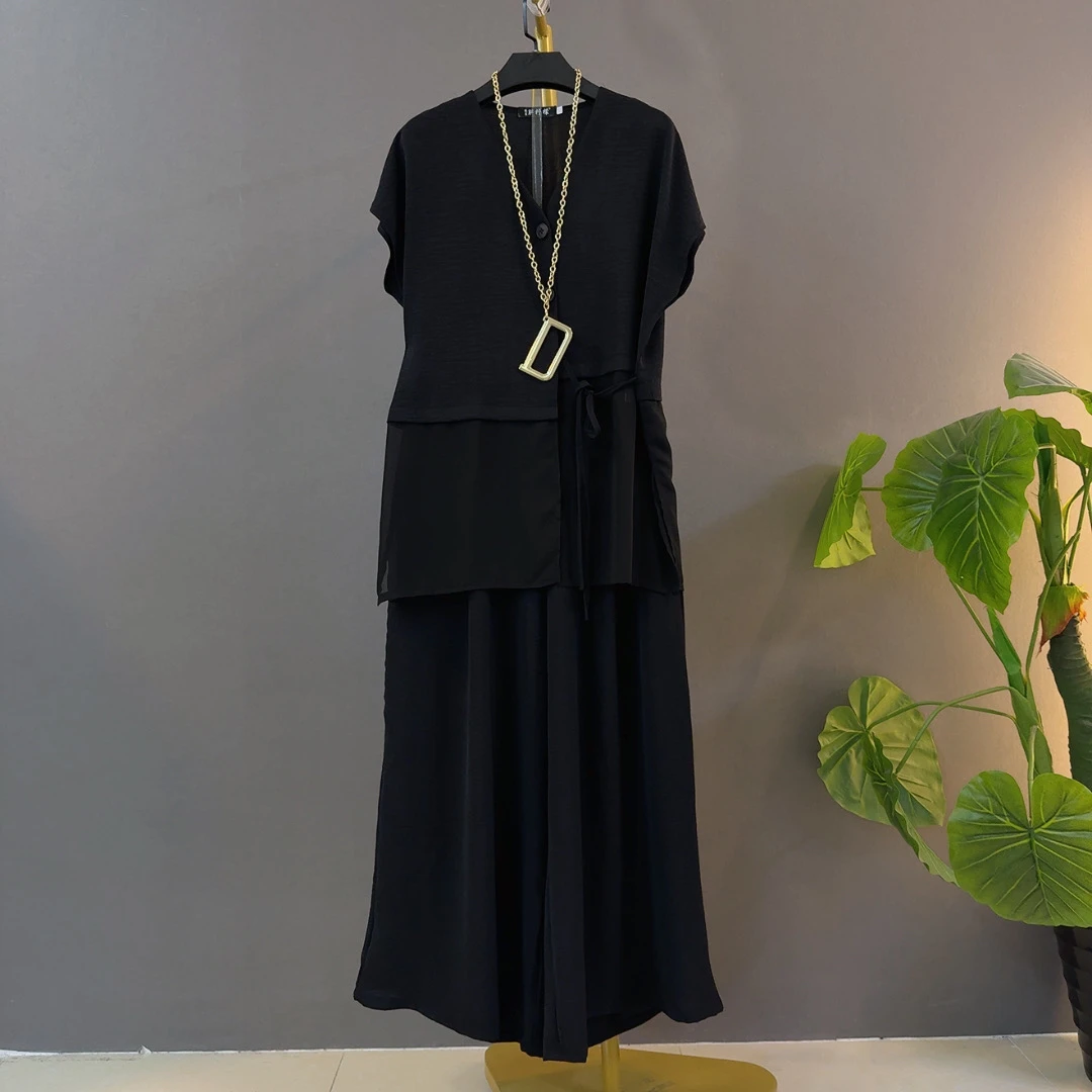 时尚显瘦小翻领抽绳上衣搭配阔腿裤彰显气质