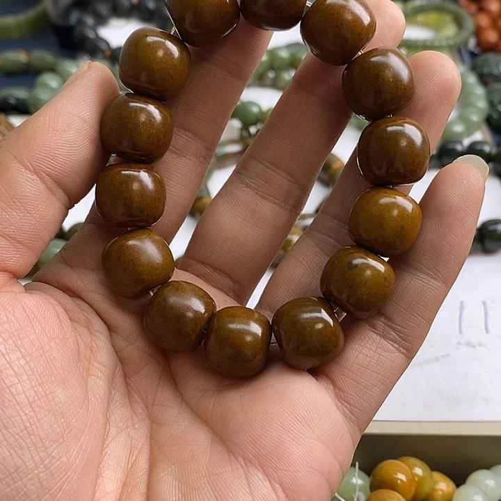 未镶嵌透闪石质玉珠宝奇石