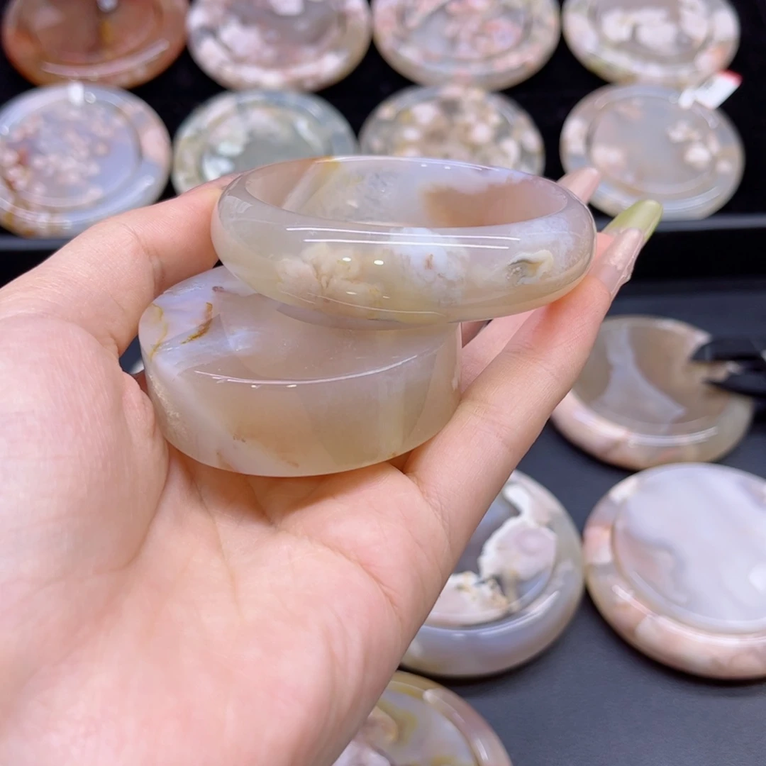 玛瑙/玉髓手镯未镶嵌56
