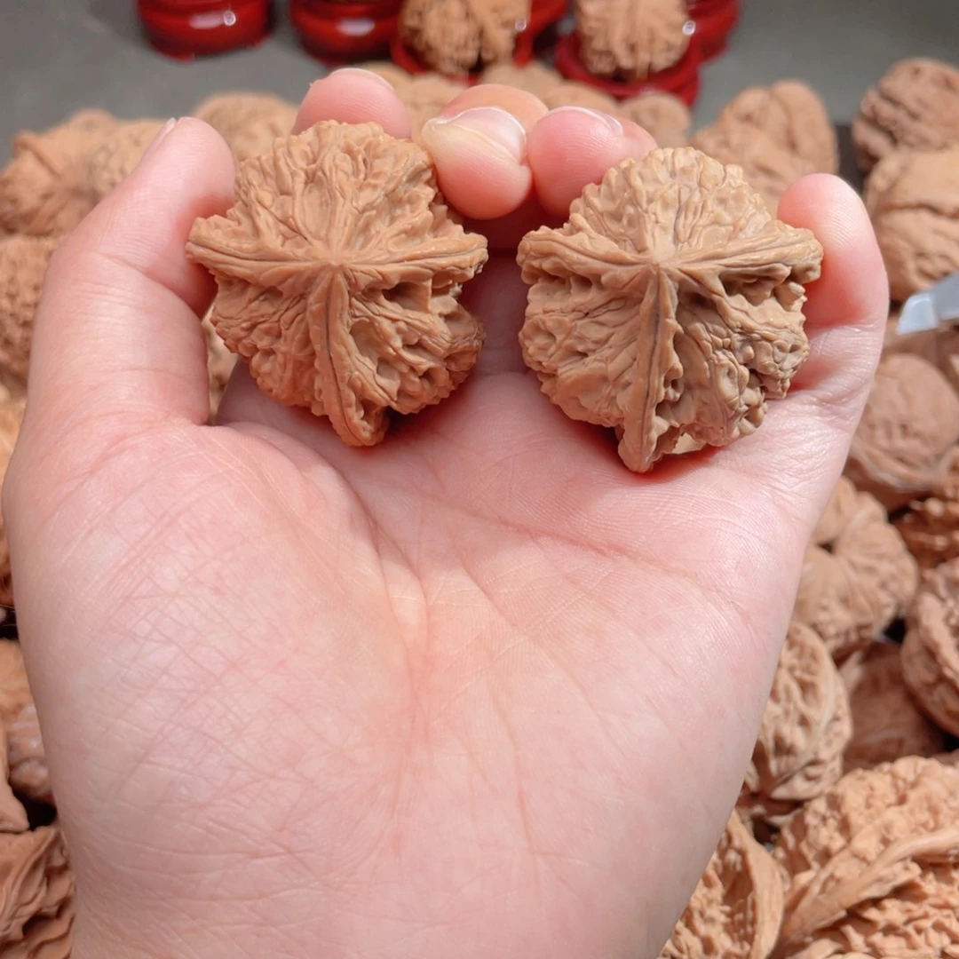 痞***仔文玩核桃吊坠玉溪三愣