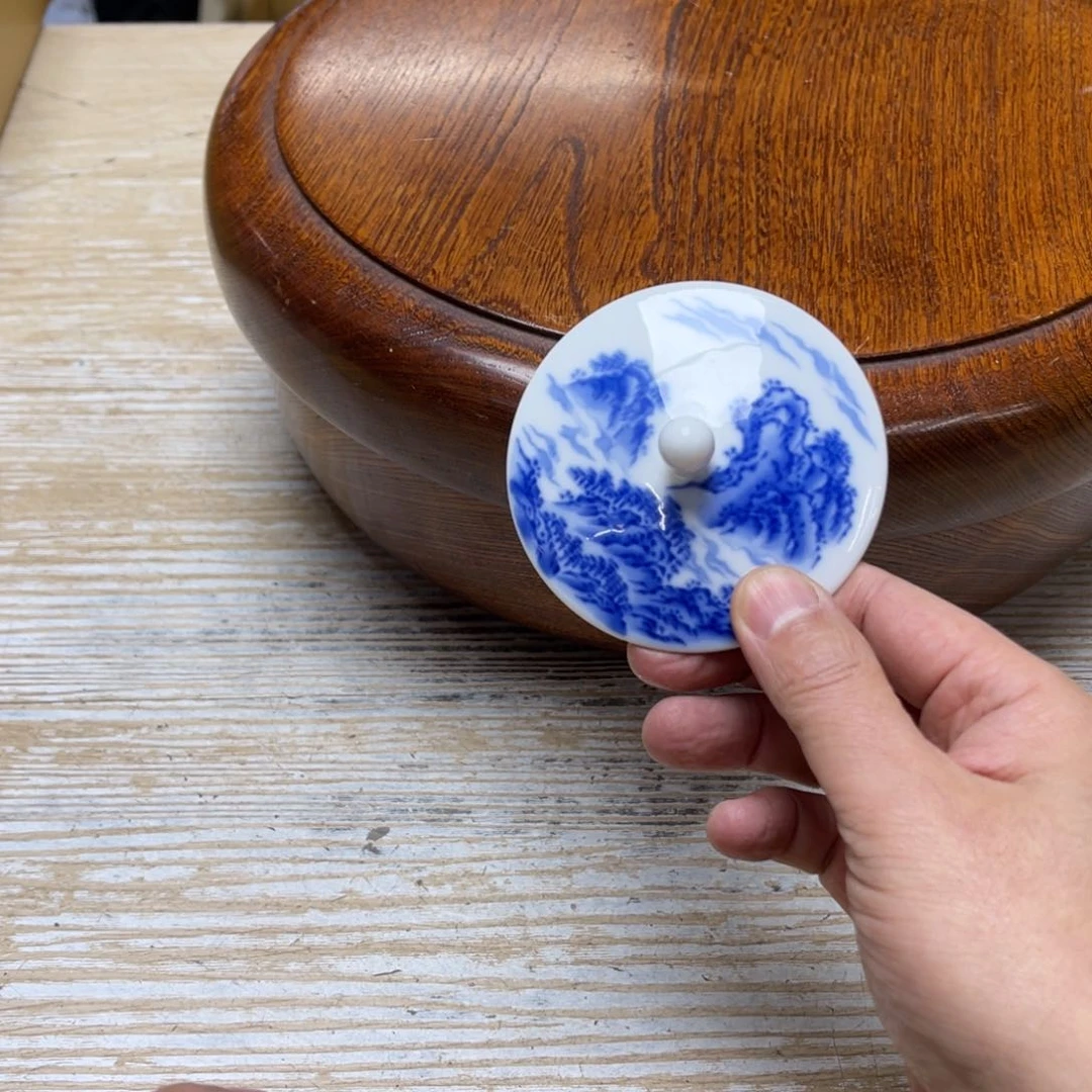 瓷片陨****际密密麻麻地排列着一个大