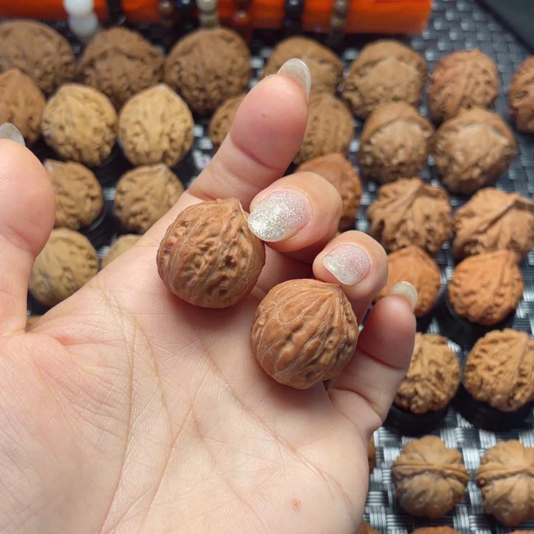 文玩核桃把件奔*?文玩核桃