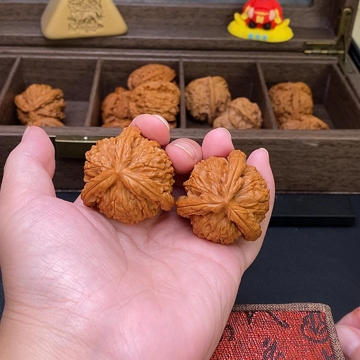 致***玩把件文玩核桃白奔