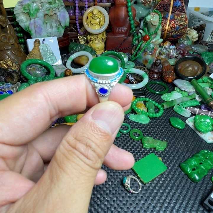 百***合滴血莲花菩提把件