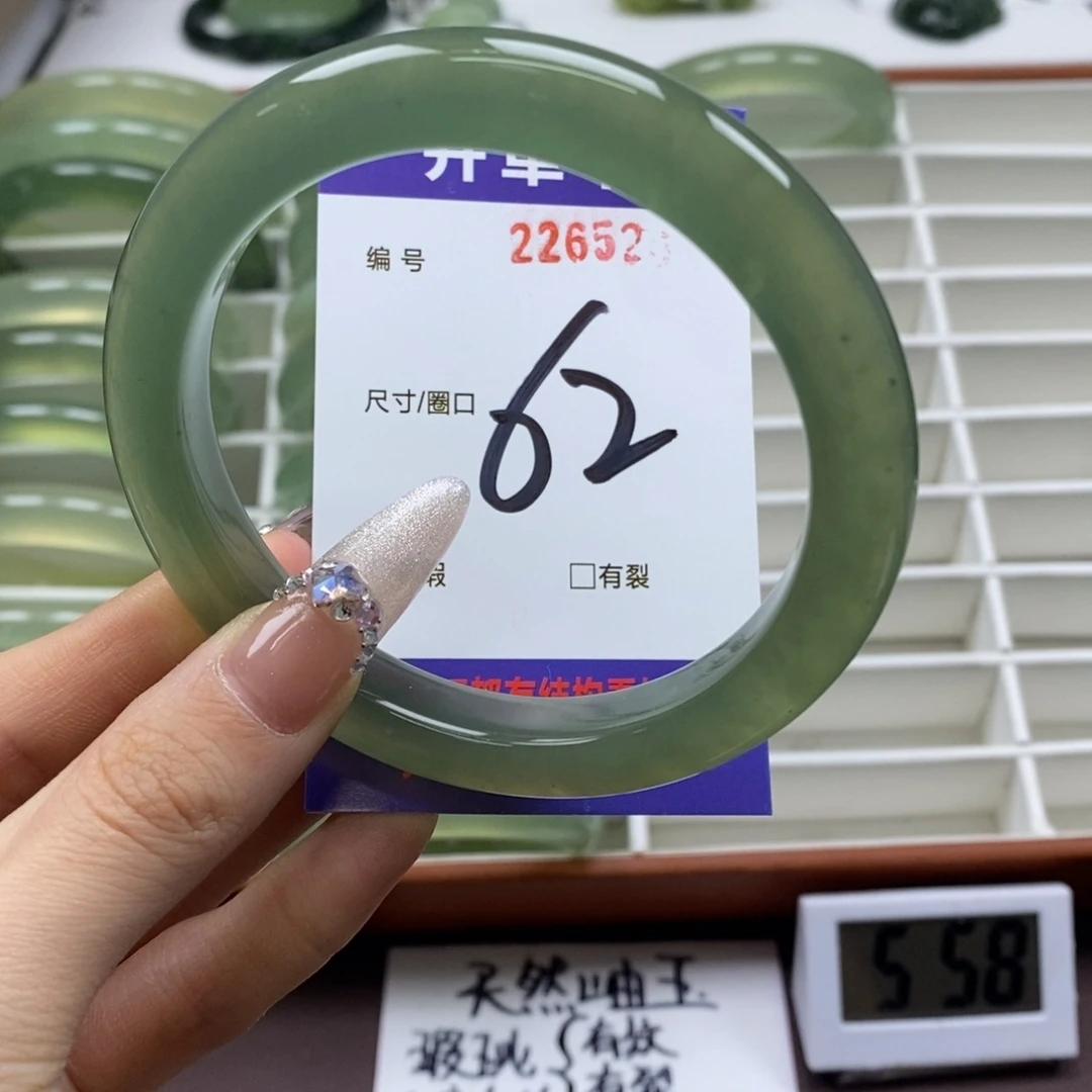 蛇纹石玉手镯未镶嵌