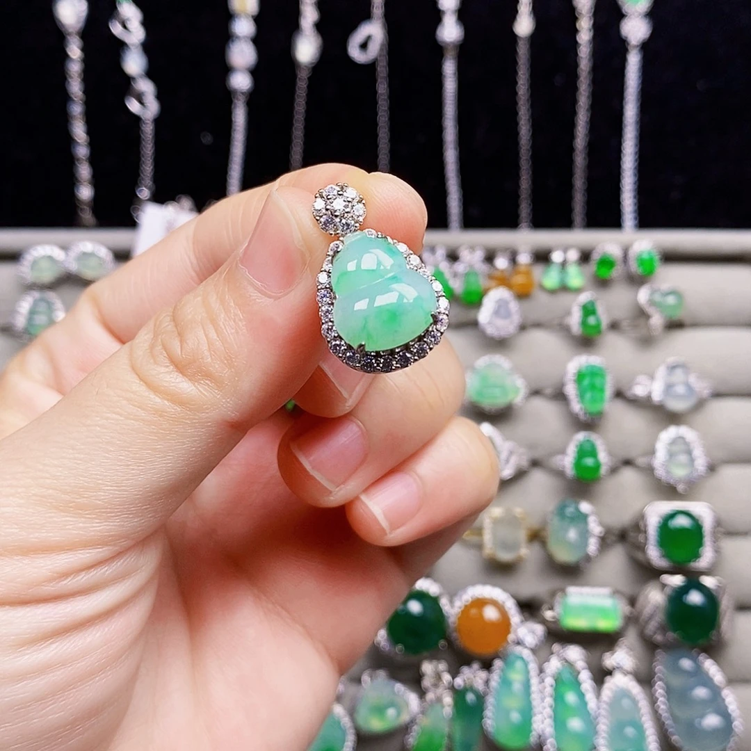 翡翠银S925镶嵌颈饰葫芦