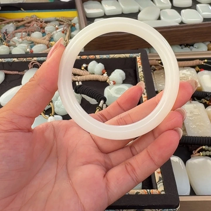 颈饰未镶嵌和田玉圈口54