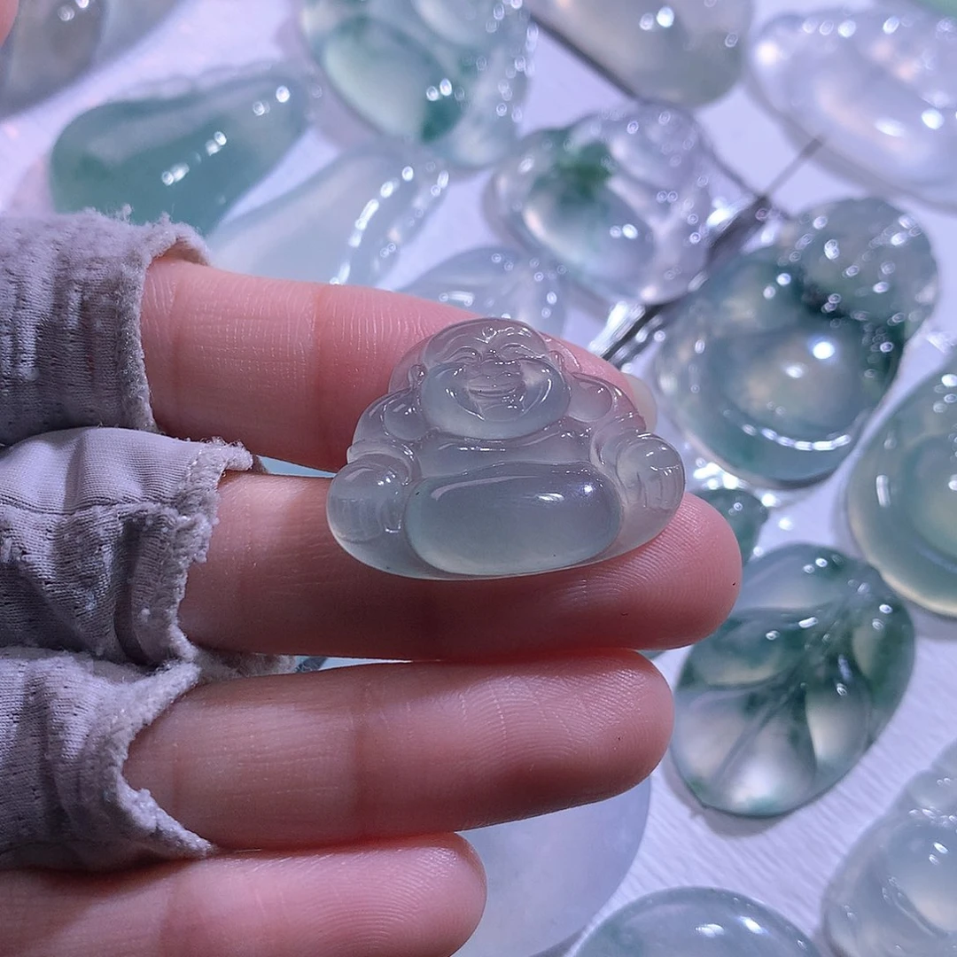 颈饰未镶嵌翡翠佛