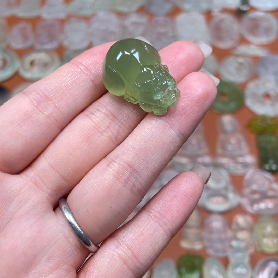 熠***刀蛇纹石玉未镶嵌颈饰