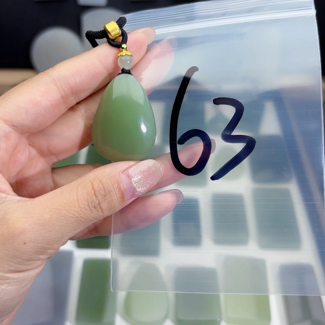 峡***谷和田玉未镶嵌颈饰