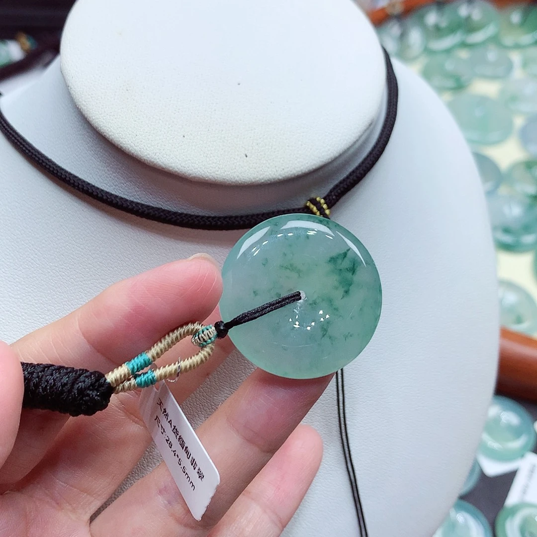 翡翠未镶嵌颈饰编号19，28.4/5.5