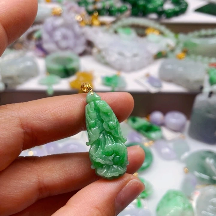 吊坠(不含链)未镶嵌翡翠