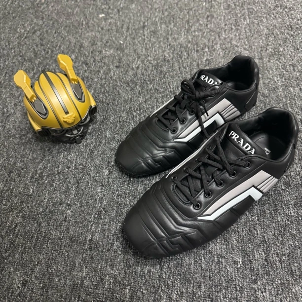 95新 Prada/普拉达 /41.5码/黑色压纹休闲鞋/公价7750