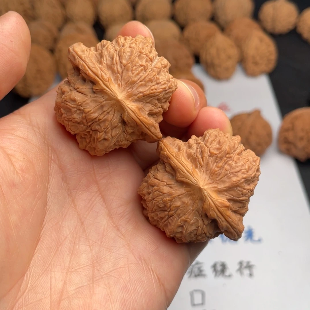 文玩核桃吊坠488。40血麒麟