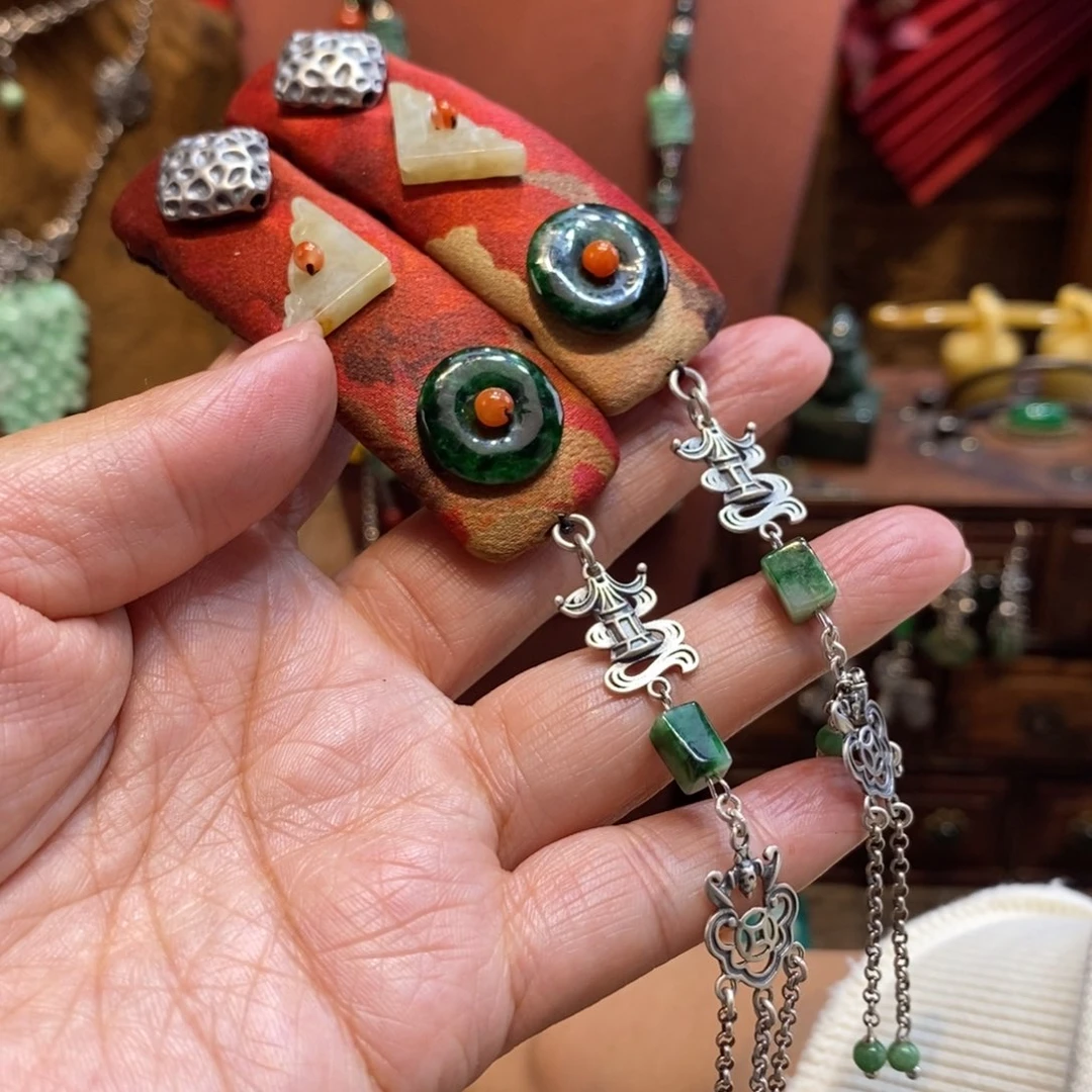 翡翠吊坠(赠链)未镶嵌