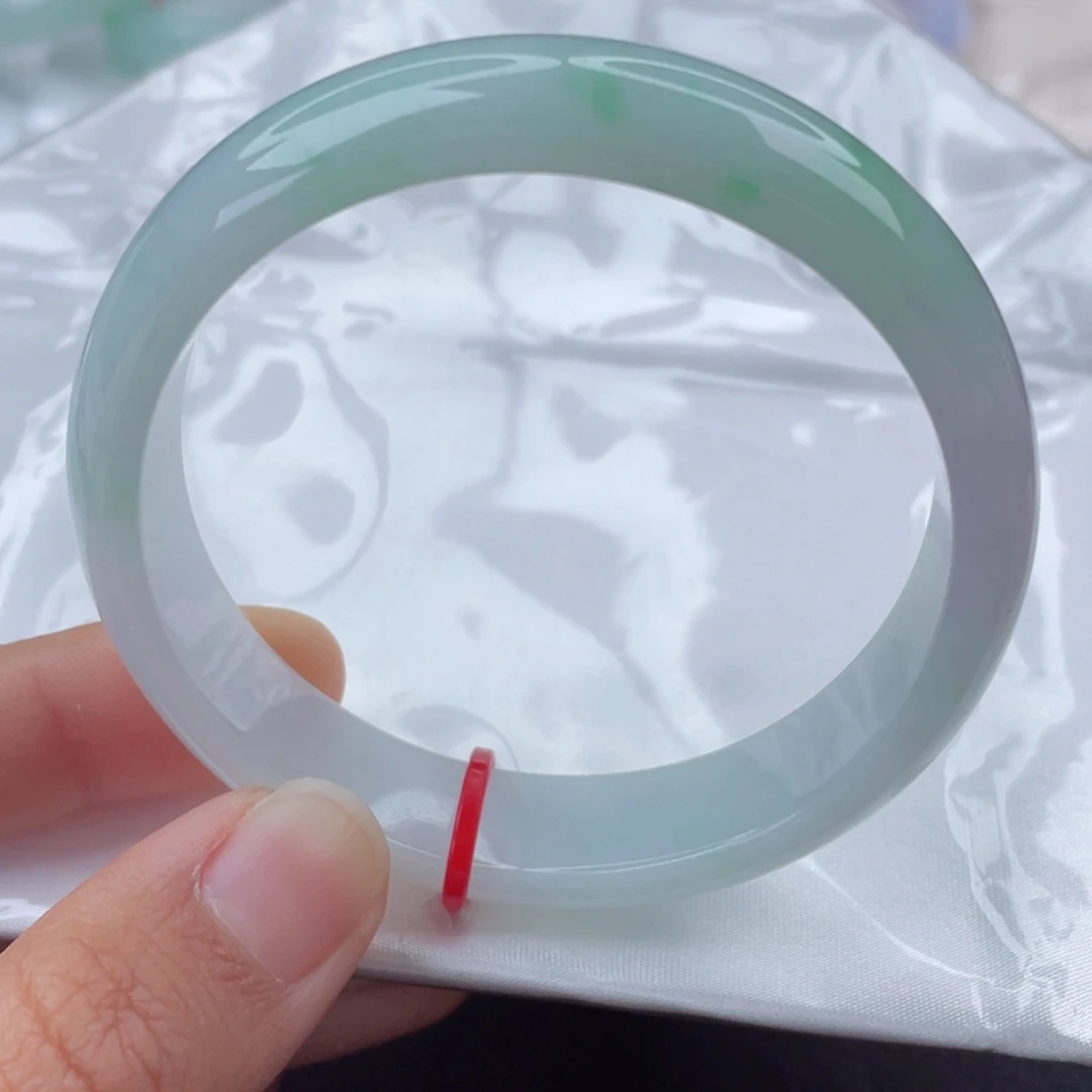 翡翠手镯未镶嵌55圈
