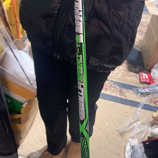 黑绿抄网杆2.7米一根。   微瑕