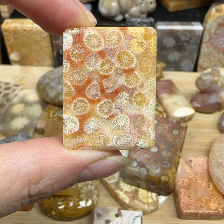 硅化玉未镶嵌颈饰彩底雏菊花手工牌