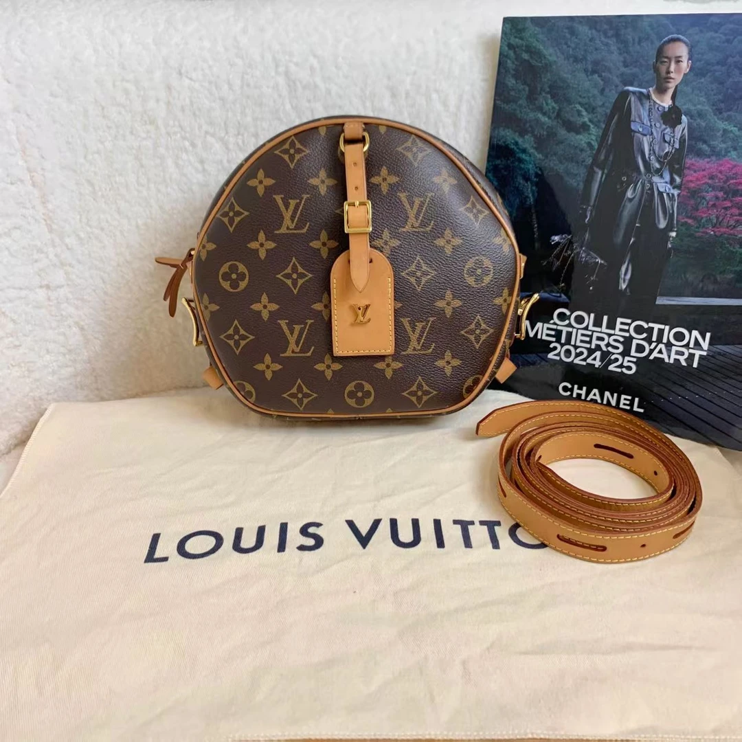 99新 LouisVuitton/路易威登 壹臻/老花软圆饼大号 18年 88551801