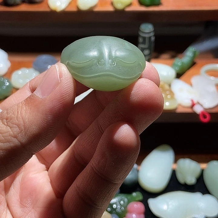 小***楼和田玉未镶嵌颈饰