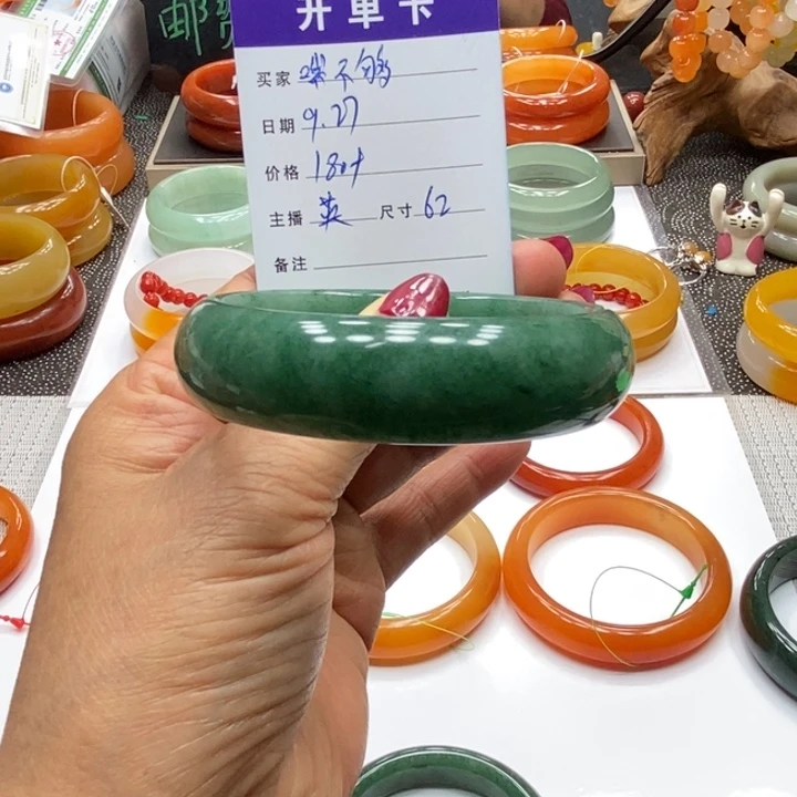 喘***够石英质玉（黄龙玉）未镶嵌手镯