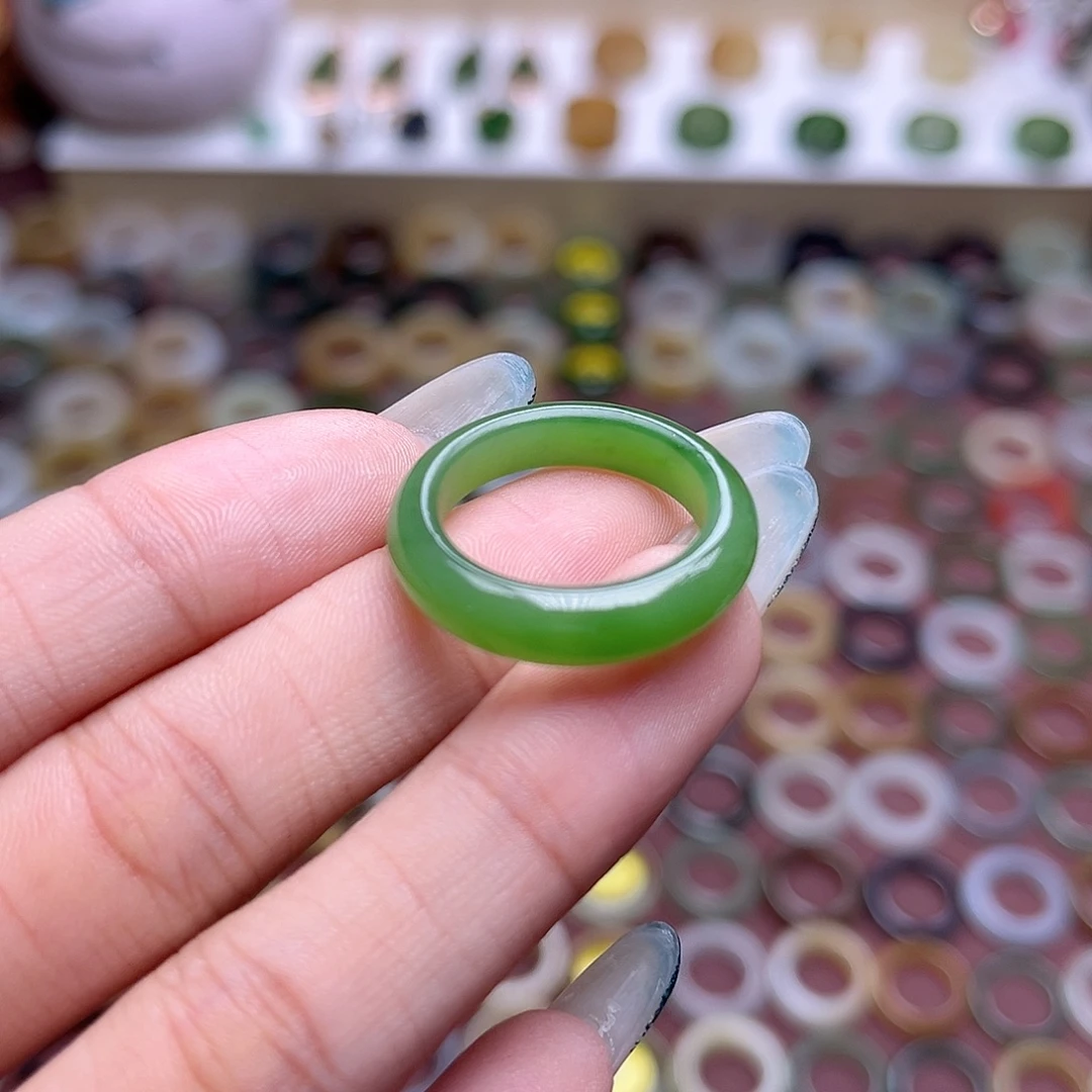 香***y未镶嵌戒指和田玉17圈 正阳绿