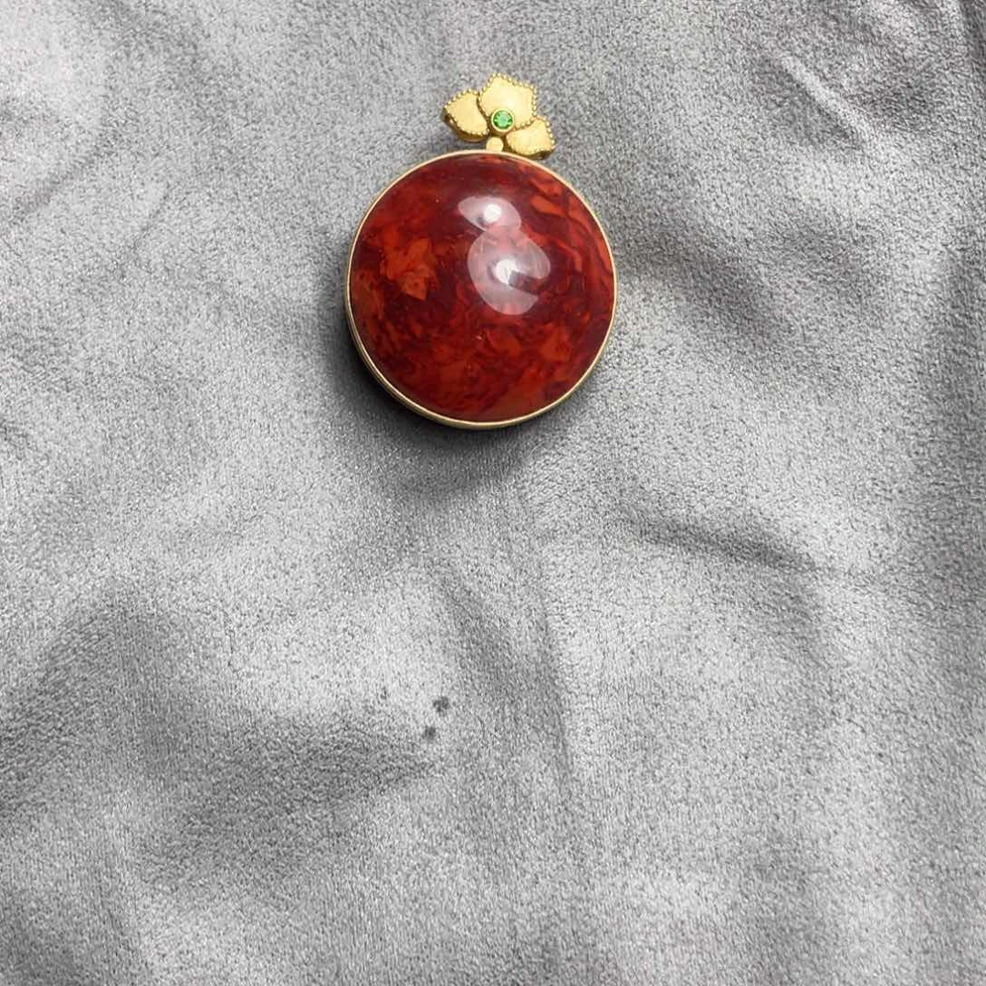 小***记南红玛瑙圆牌18K金镶嵌