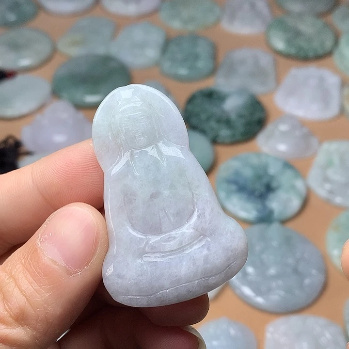 翡翠未镶嵌颈饰观音